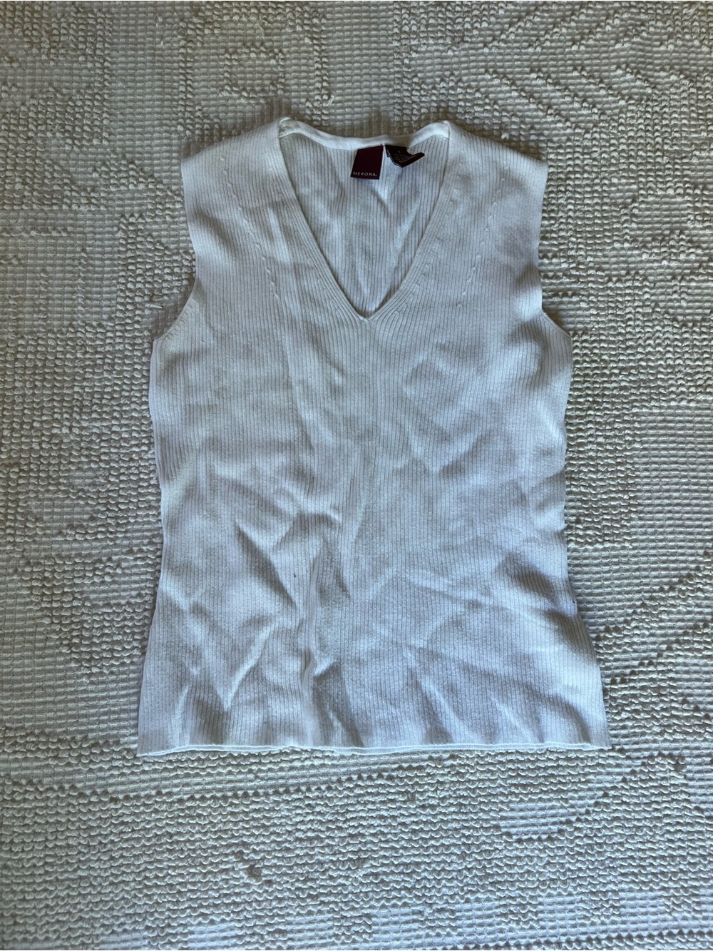 Knit CottonWomen’s White Sleeveless V-Neck Ribbed Top